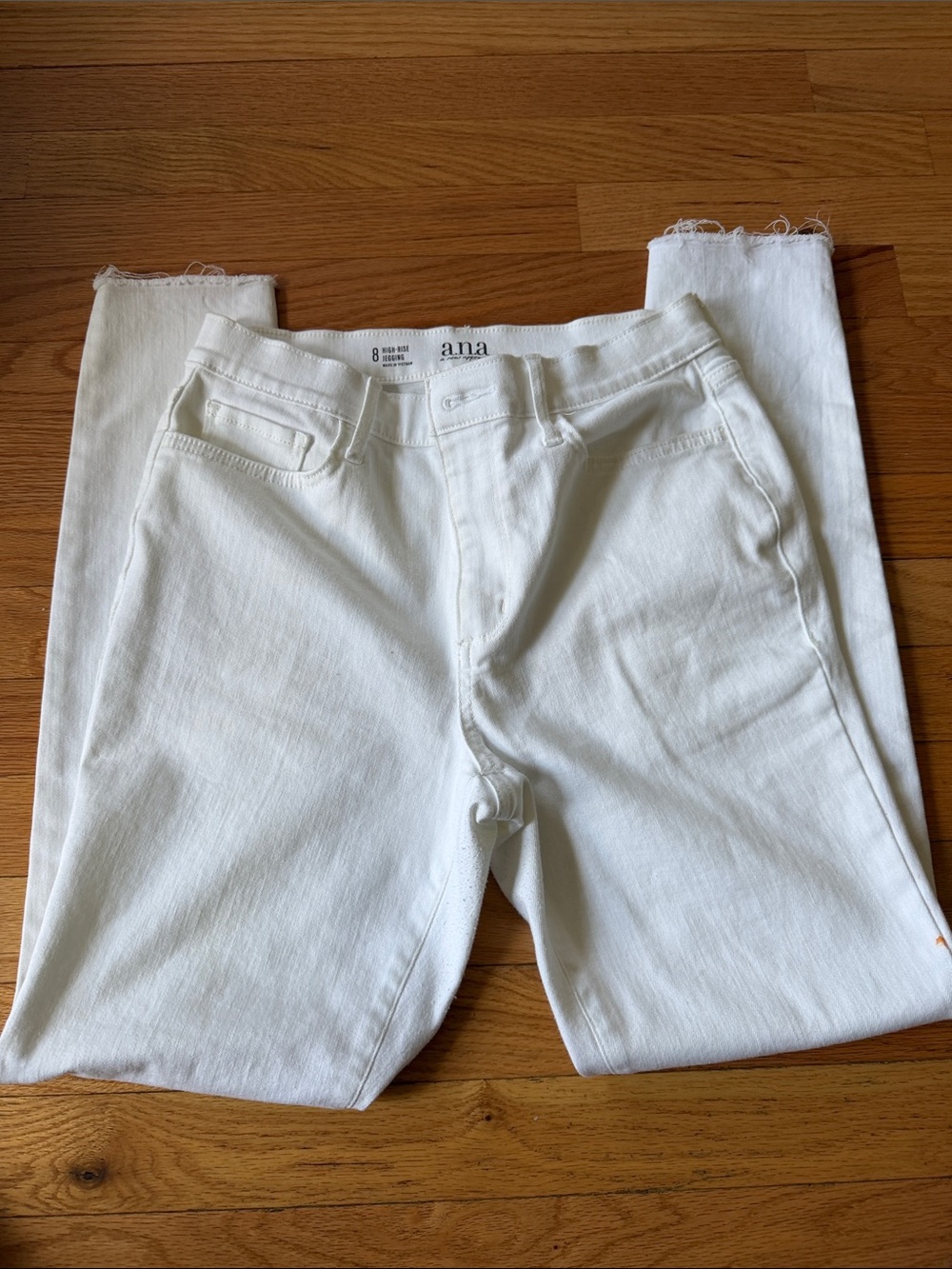 a.n.a White Skinny Jeans - Raw Hem Detail
